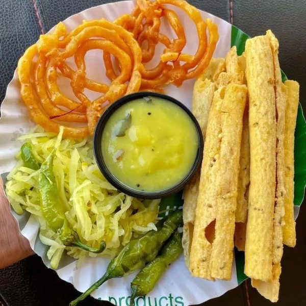 Fafda & Jalebi Or Tea (with Chutny + Chili + Sambharo)